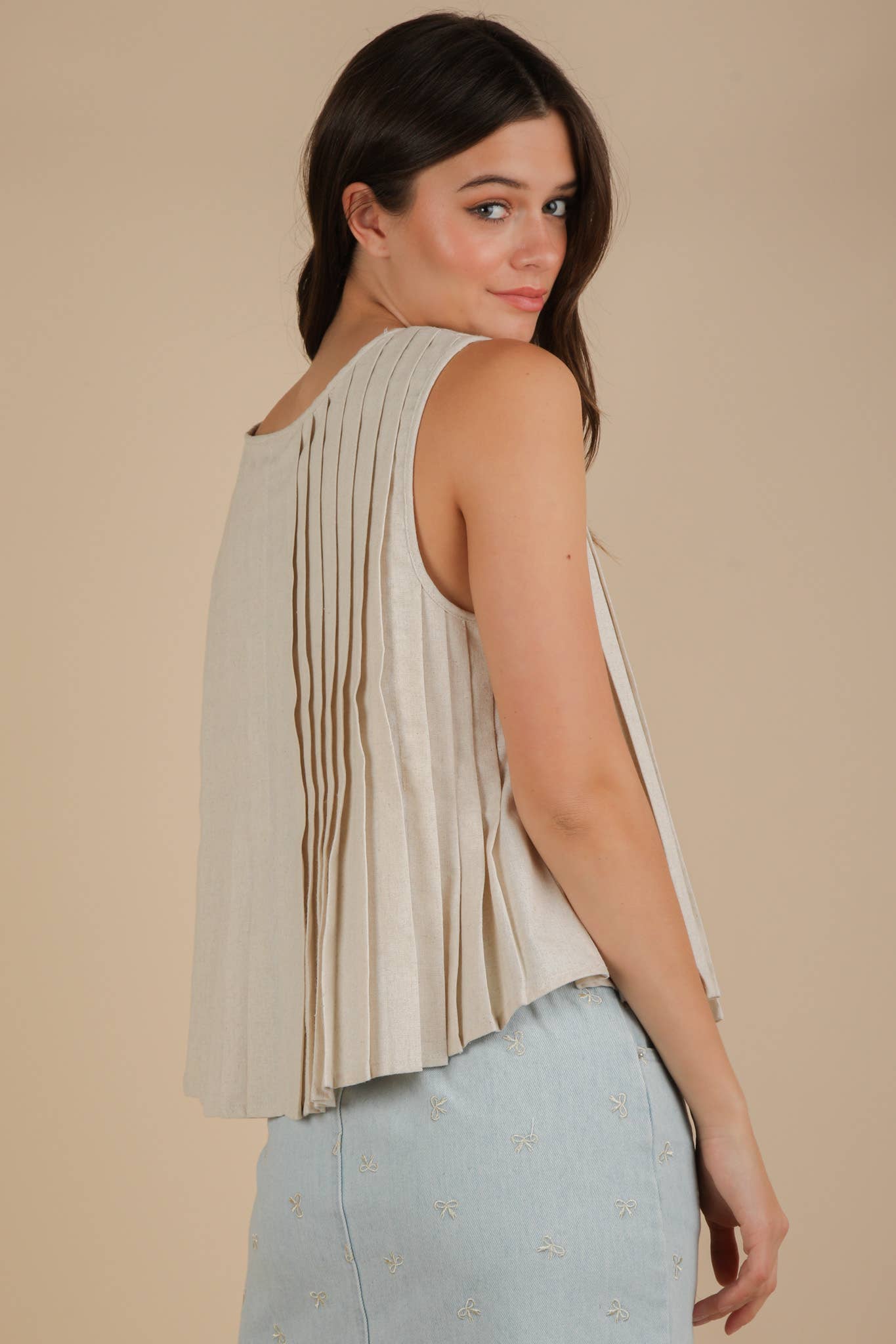 NT12184-Pleated Woven Blouse Top with Front Tie