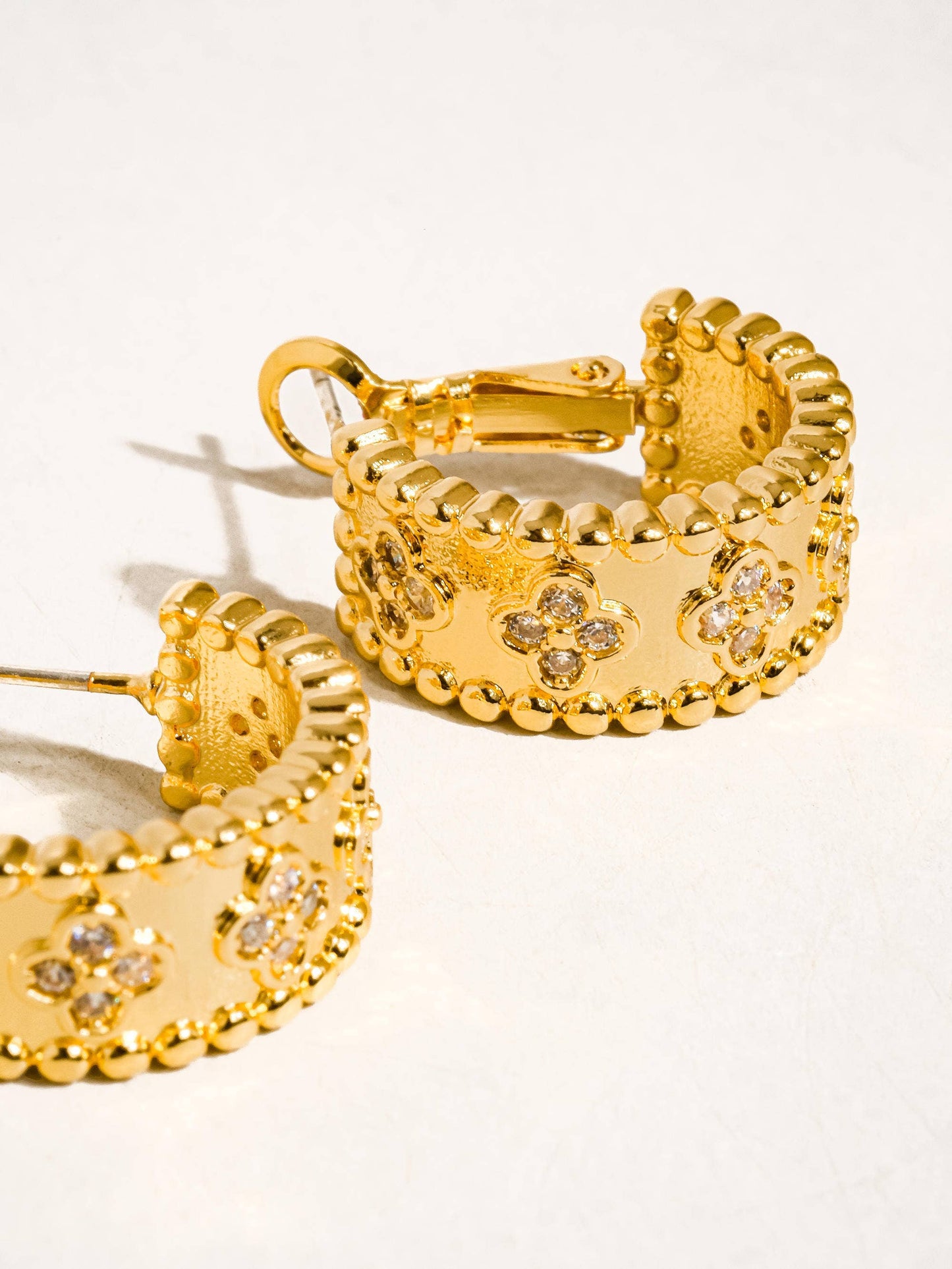 Ismaël 18K Gold Vintage Floral Hoop Earring